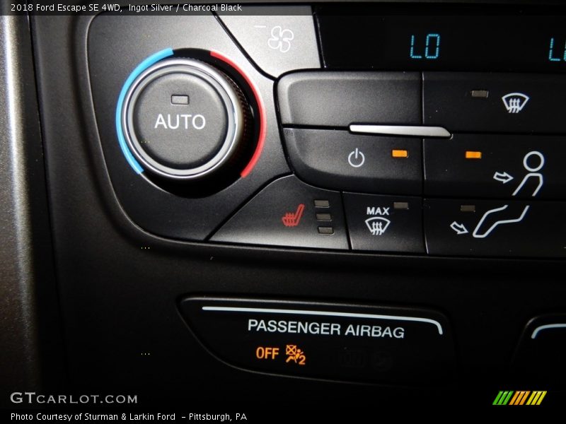 Ingot Silver / Charcoal Black 2018 Ford Escape SE 4WD