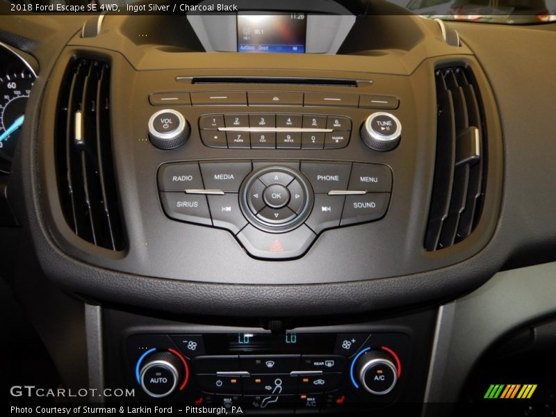 Ingot Silver / Charcoal Black 2018 Ford Escape SE 4WD