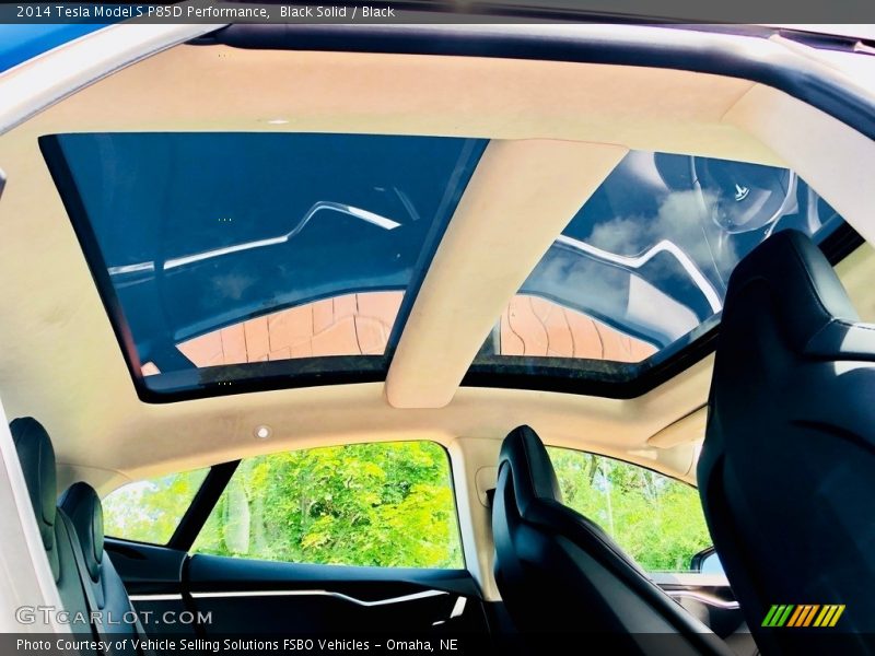 Sunroof of 2014 Model S P85D Performance