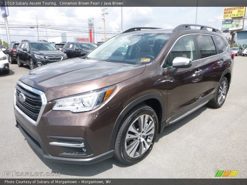 Front 3/4 View of 2019 Ascent Touring