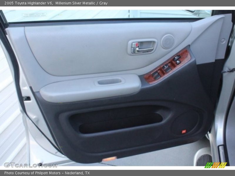 Millenium Silver Metallic / Gray 2005 Toyota Highlander V6
