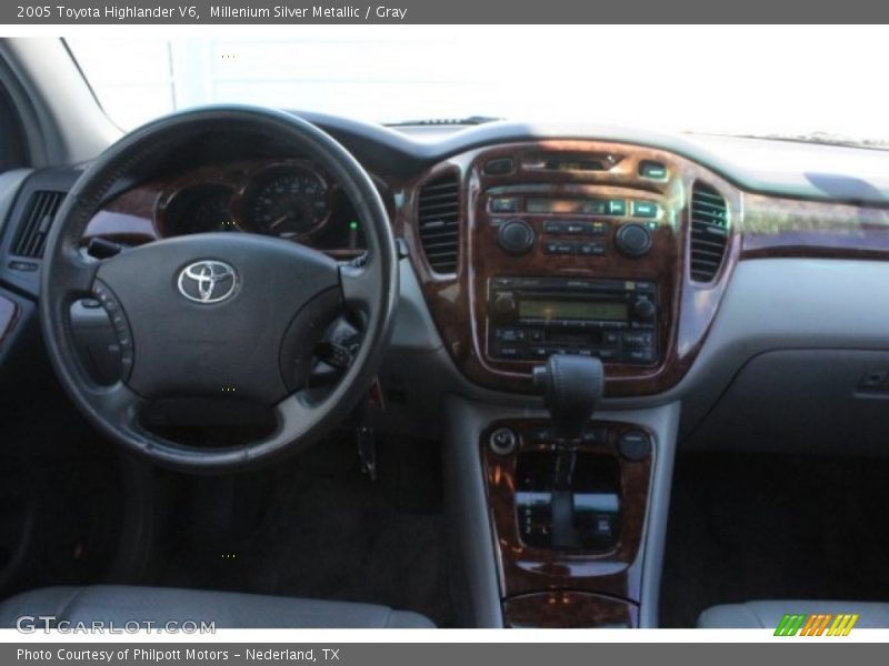 Millenium Silver Metallic / Gray 2005 Toyota Highlander V6