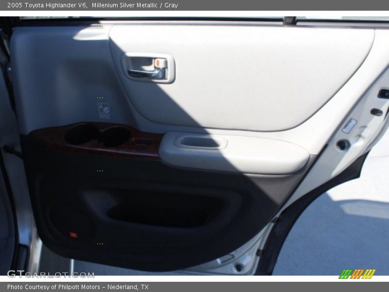 Millenium Silver Metallic / Gray 2005 Toyota Highlander V6