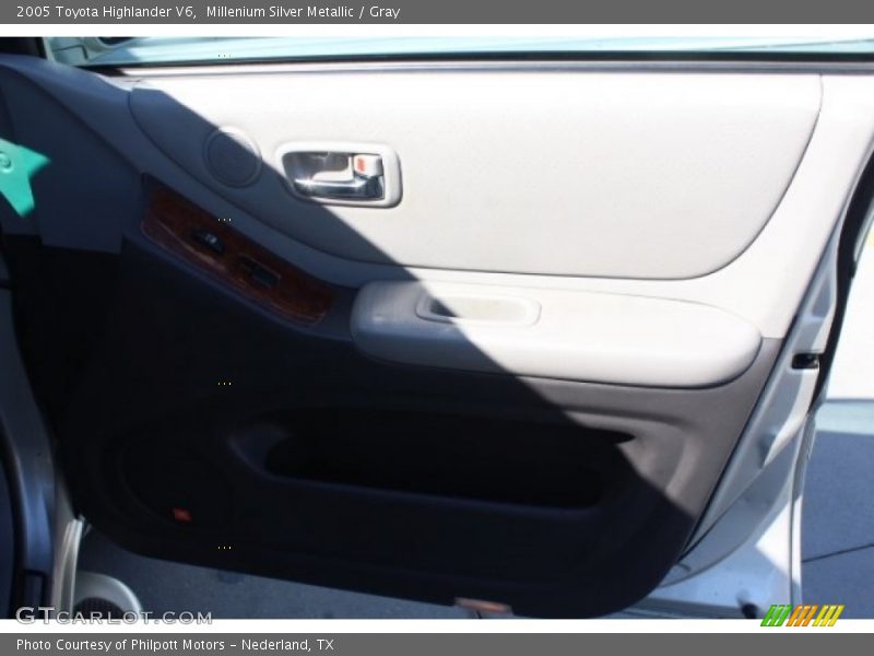 Millenium Silver Metallic / Gray 2005 Toyota Highlander V6