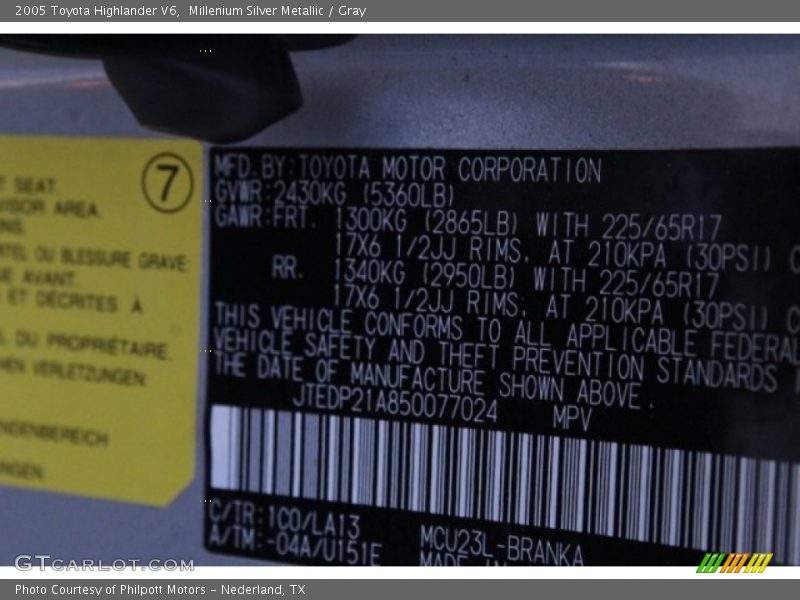Millenium Silver Metallic / Gray 2005 Toyota Highlander V6