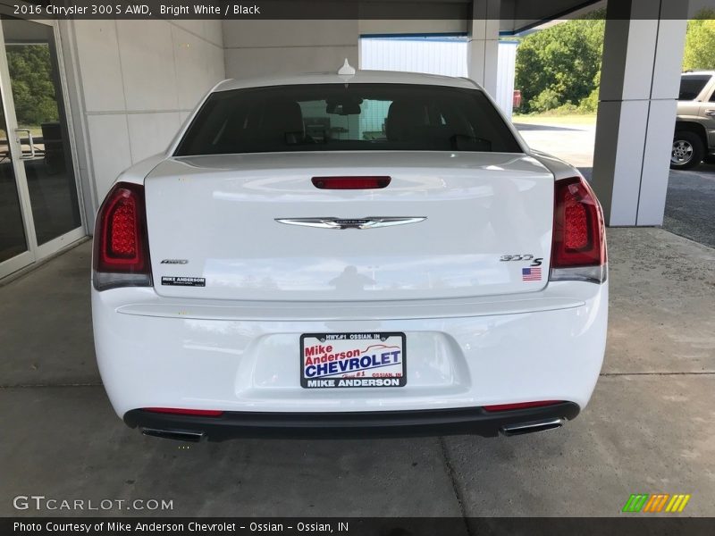 Bright White / Black 2016 Chrysler 300 S AWD