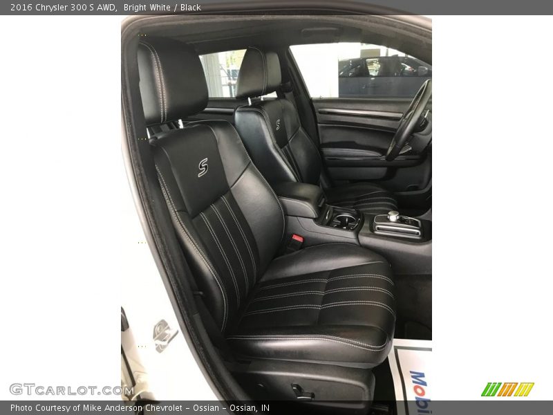 Bright White / Black 2016 Chrysler 300 S AWD