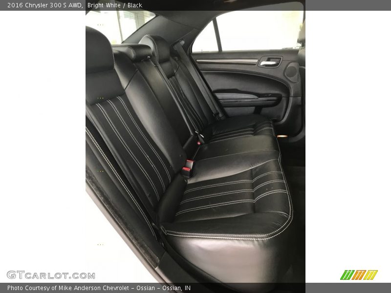 Bright White / Black 2016 Chrysler 300 S AWD