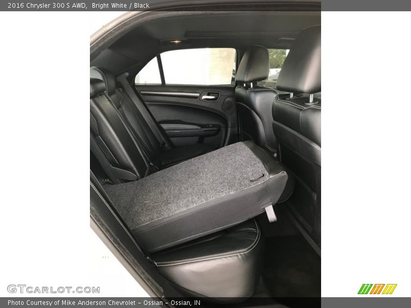 Bright White / Black 2016 Chrysler 300 S AWD