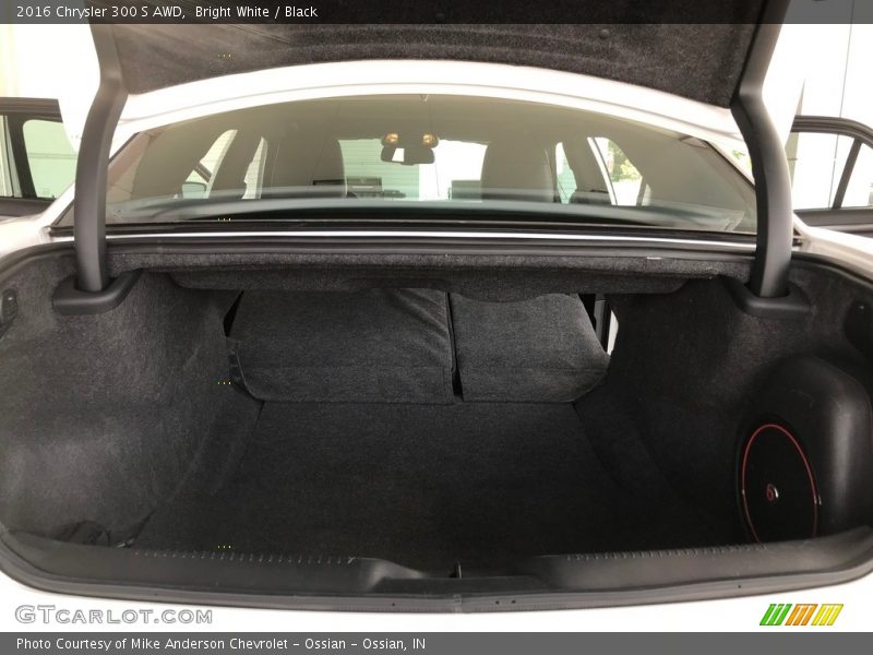 Bright White / Black 2016 Chrysler 300 S AWD