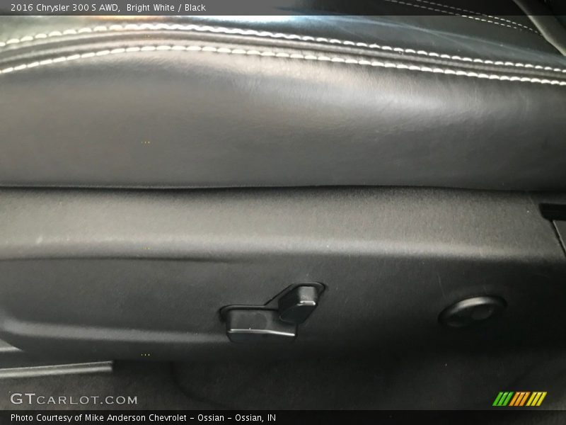 Bright White / Black 2016 Chrysler 300 S AWD
