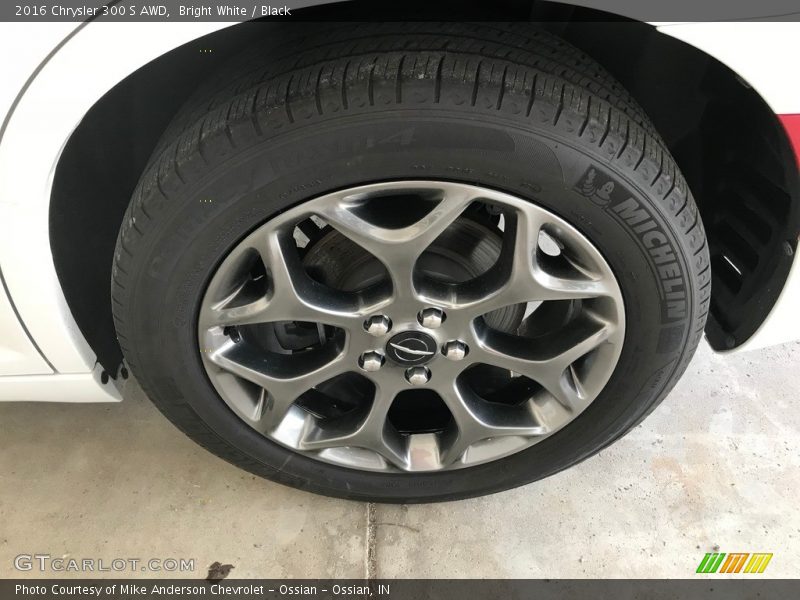 Bright White / Black 2016 Chrysler 300 S AWD