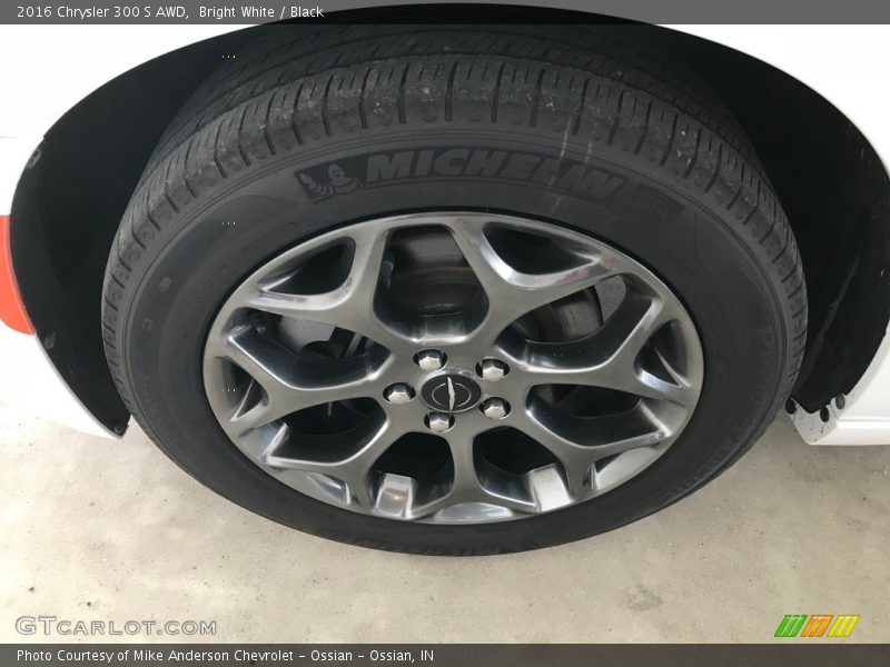Bright White / Black 2016 Chrysler 300 S AWD