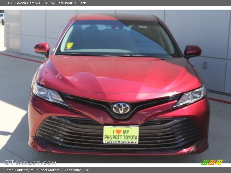 Ruby Flare Pearl / Black 2018 Toyota Camry LE