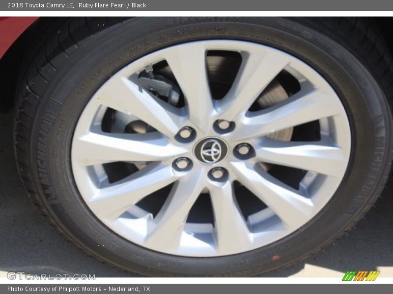 Ruby Flare Pearl / Black 2018 Toyota Camry LE