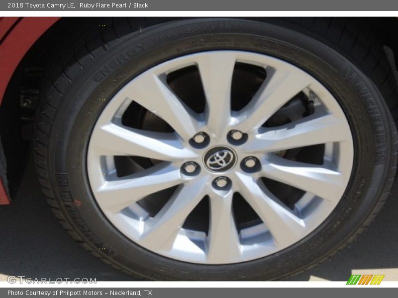 Ruby Flare Pearl / Black 2018 Toyota Camry LE