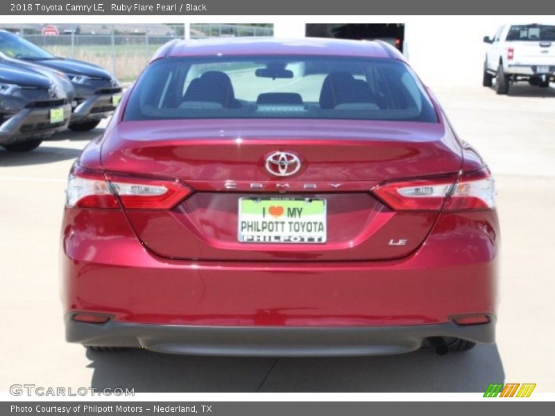 Ruby Flare Pearl / Black 2018 Toyota Camry LE