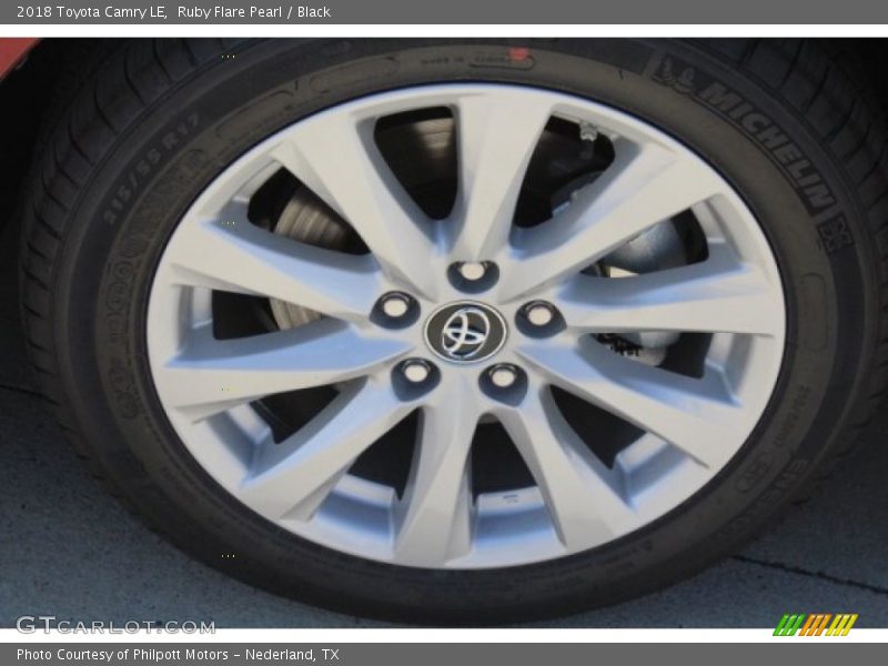 Ruby Flare Pearl / Black 2018 Toyota Camry LE