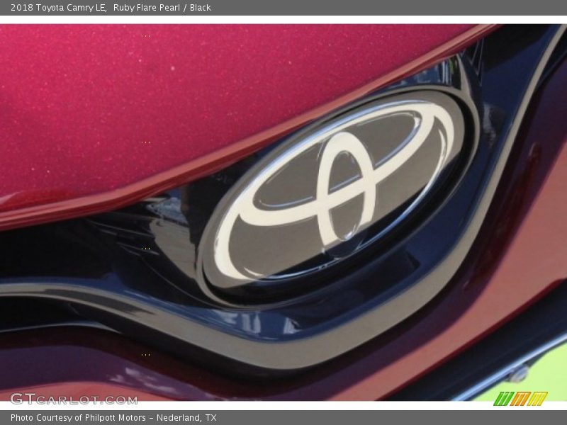 Ruby Flare Pearl / Black 2018 Toyota Camry LE