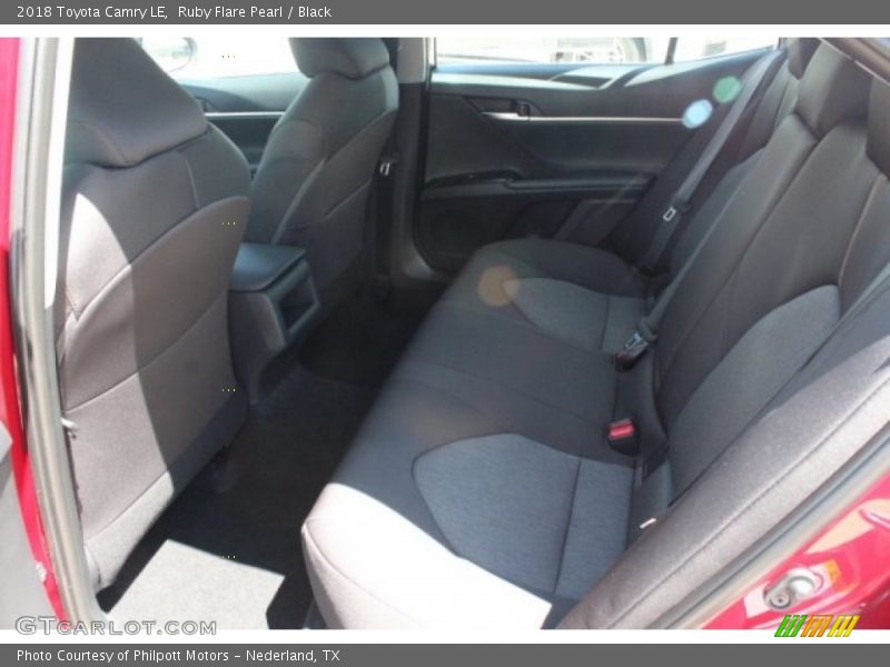 Ruby Flare Pearl / Black 2018 Toyota Camry LE