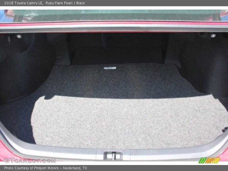 Ruby Flare Pearl / Black 2018 Toyota Camry LE