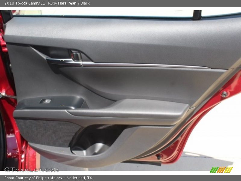 Ruby Flare Pearl / Black 2018 Toyota Camry LE