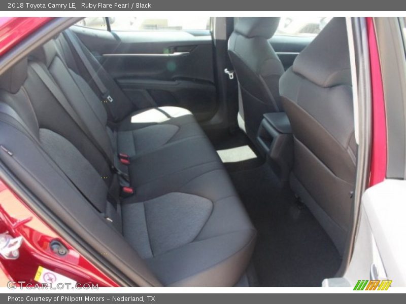 Ruby Flare Pearl / Black 2018 Toyota Camry LE