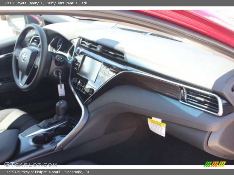 Ruby Flare Pearl / Black 2018 Toyota Camry LE