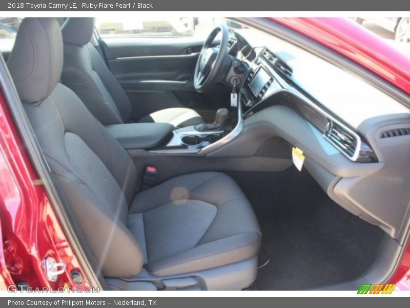 Ruby Flare Pearl / Black 2018 Toyota Camry LE