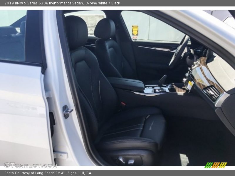 Alpine White / Black 2019 BMW 5 Series 530e iPerformance Sedan