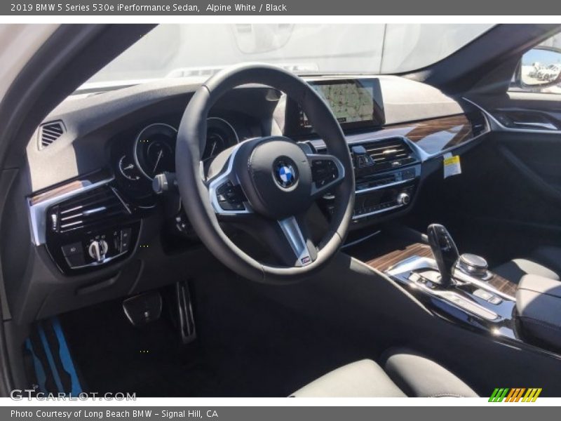 Alpine White / Black 2019 BMW 5 Series 530e iPerformance Sedan