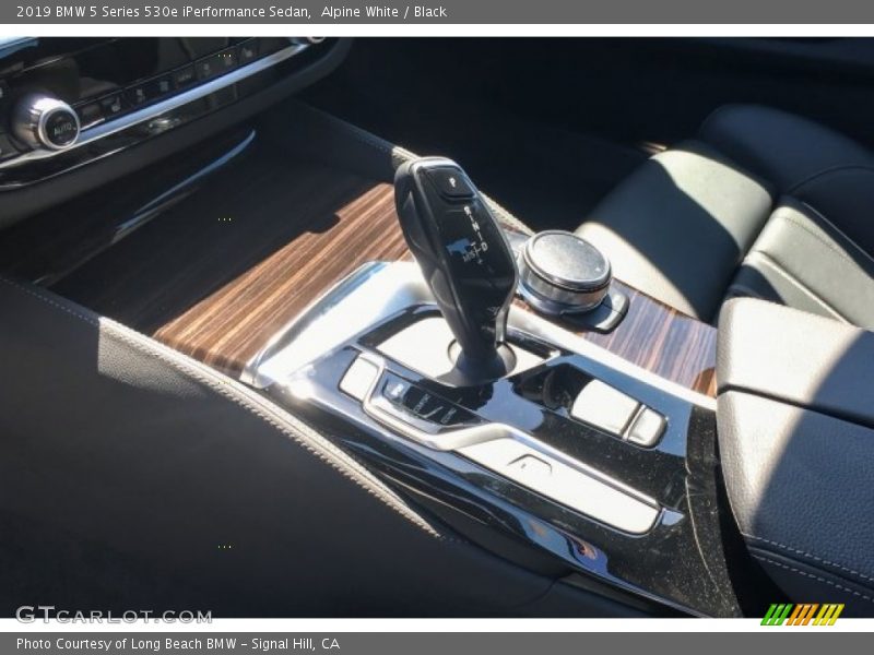 Alpine White / Black 2019 BMW 5 Series 530e iPerformance Sedan