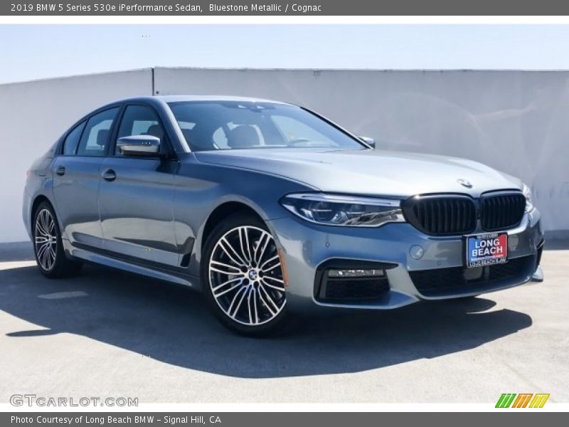 Front 3/4 View of 2019 5 Series 530e iPerformance Sedan