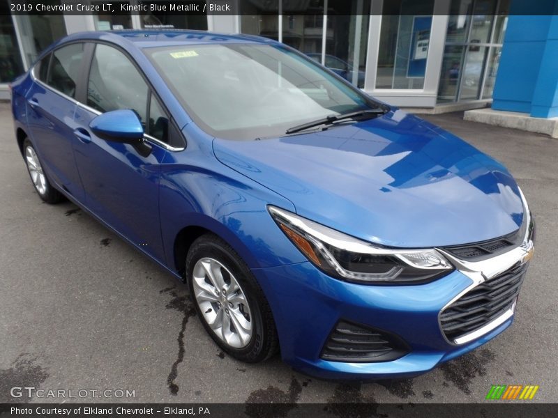 Front 3/4 View of 2019 Cruze LT