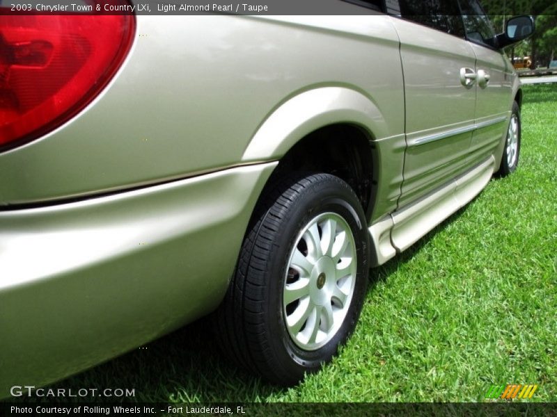 Light Almond Pearl / Taupe 2003 Chrysler Town & Country LXi
