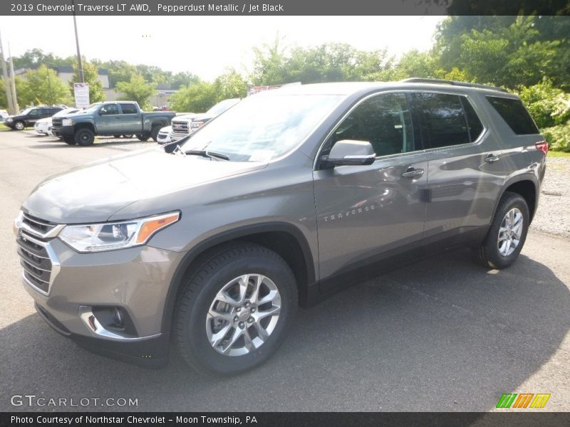 Pepperdust Metallic / Jet Black 2019 Chevrolet Traverse LT AWD