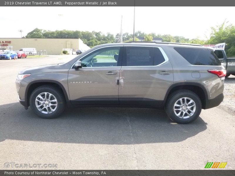 Pepperdust Metallic / Jet Black 2019 Chevrolet Traverse LT AWD