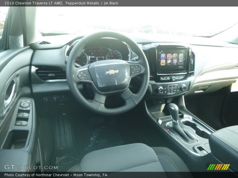 Pepperdust Metallic / Jet Black 2019 Chevrolet Traverse LT AWD