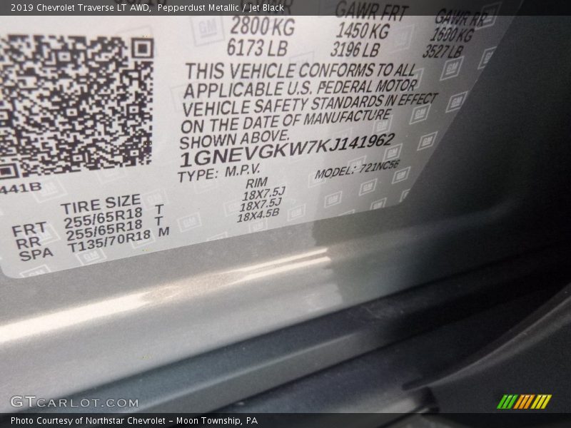 Pepperdust Metallic / Jet Black 2019 Chevrolet Traverse LT AWD