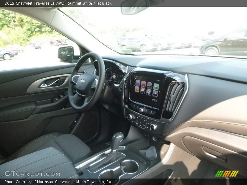 Summit White / Jet Black 2019 Chevrolet Traverse LT AWD