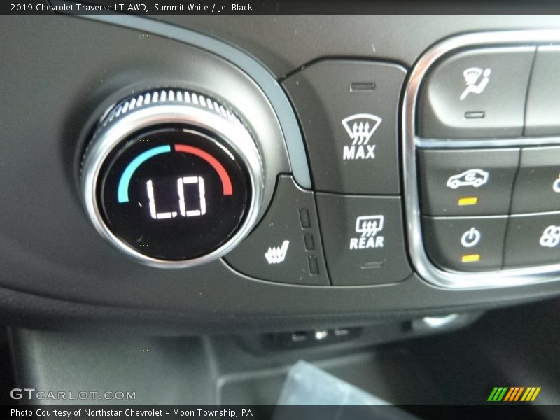 Summit White / Jet Black 2019 Chevrolet Traverse LT AWD
