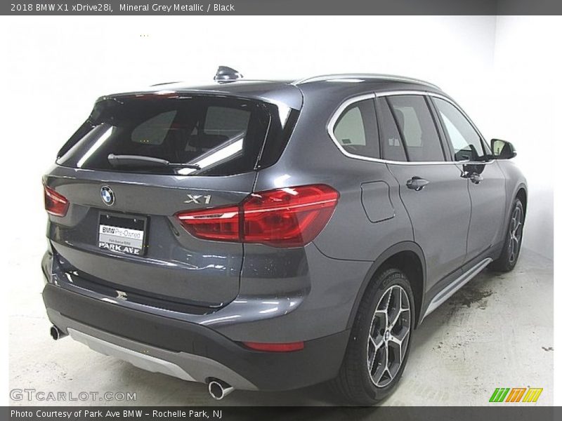 Mineral Grey Metallic / Black 2018 BMW X1 xDrive28i