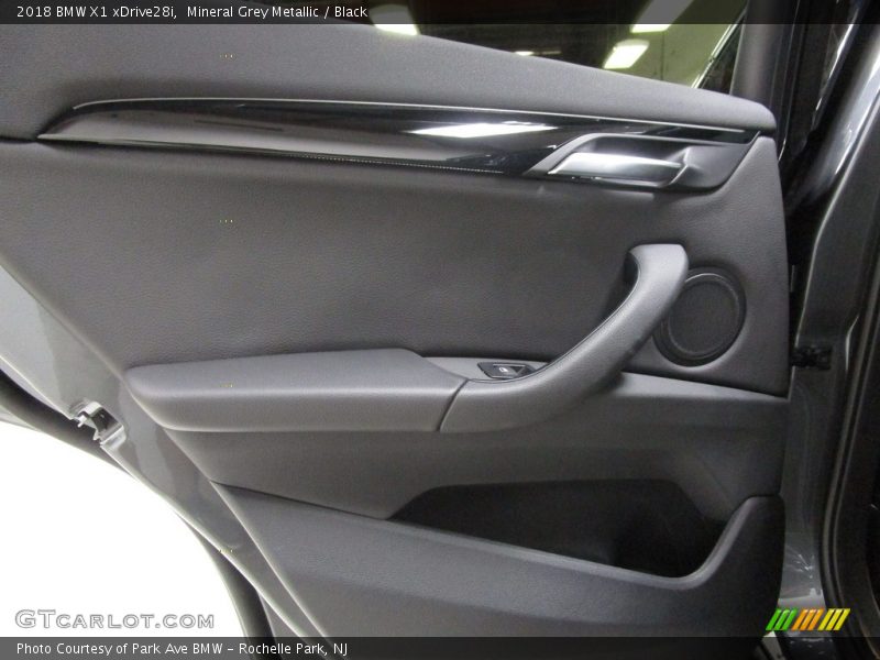 Mineral Grey Metallic / Black 2018 BMW X1 xDrive28i