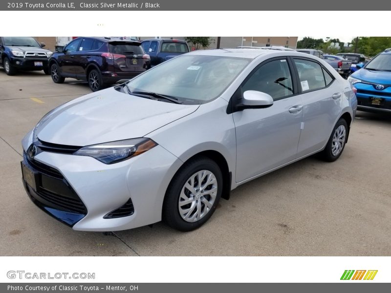 Front 3/4 View of 2019 Corolla LE