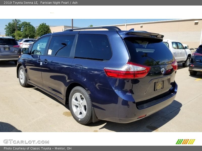 Parisian Night Pearl / Ash 2019 Toyota Sienna LE
