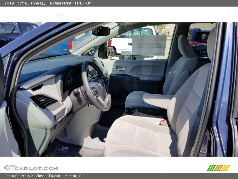 Parisian Night Pearl / Ash 2019 Toyota Sienna LE
