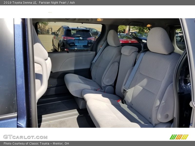 Parisian Night Pearl / Ash 2019 Toyota Sienna LE