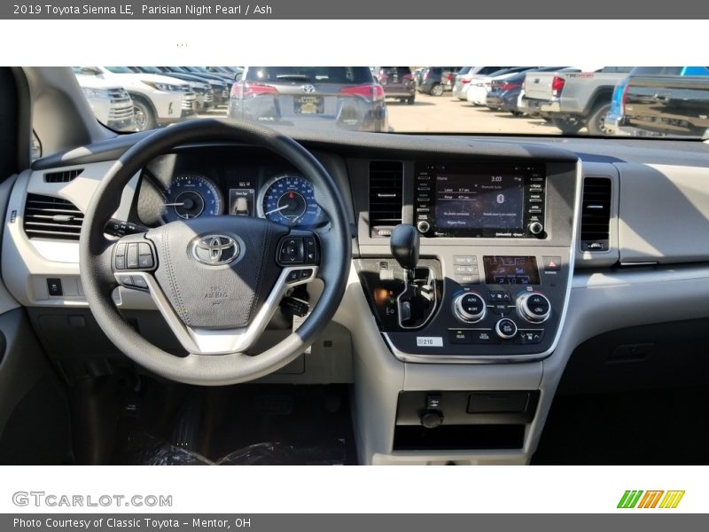 Parisian Night Pearl / Ash 2019 Toyota Sienna LE