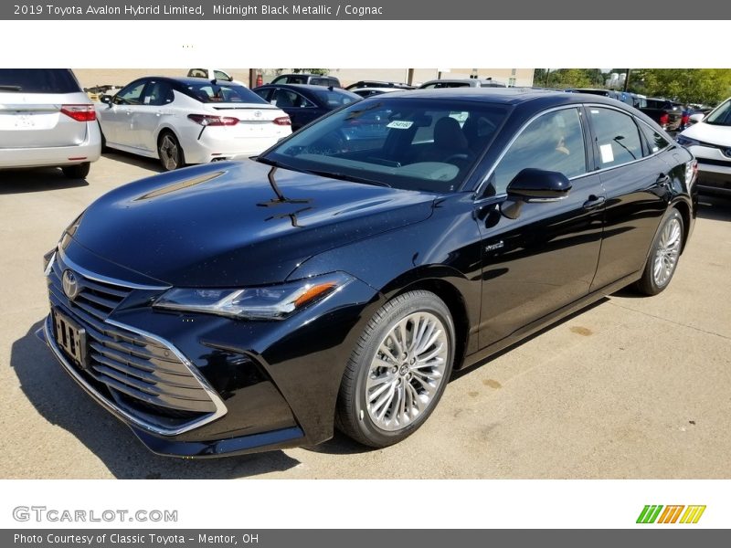 Front 3/4 View of 2019 Avalon Hybrid Limited