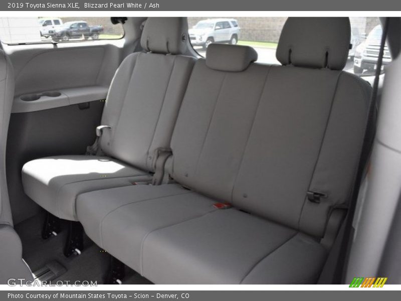Blizzard Pearl White / Ash 2019 Toyota Sienna XLE